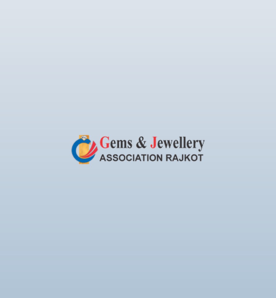 Goldsmith crafting jewellery